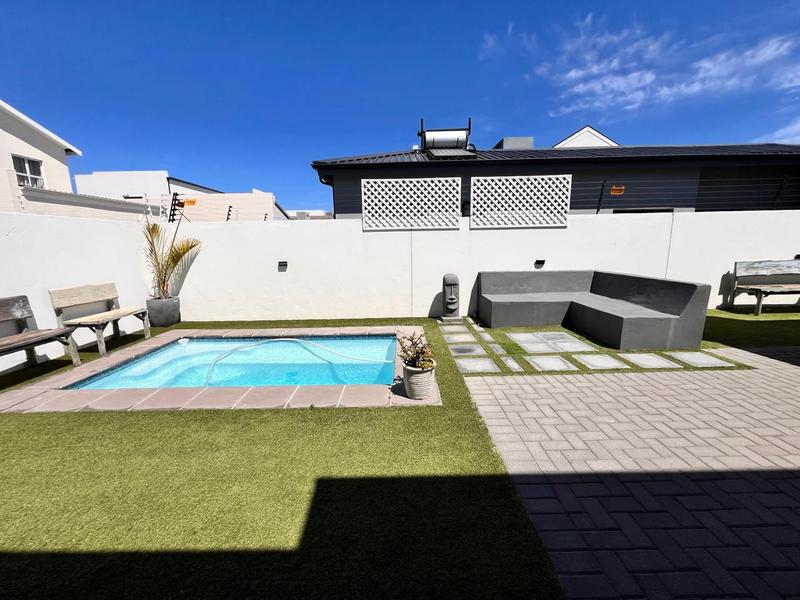 2 Bedroom Property for Sale in Sandown Western Cape